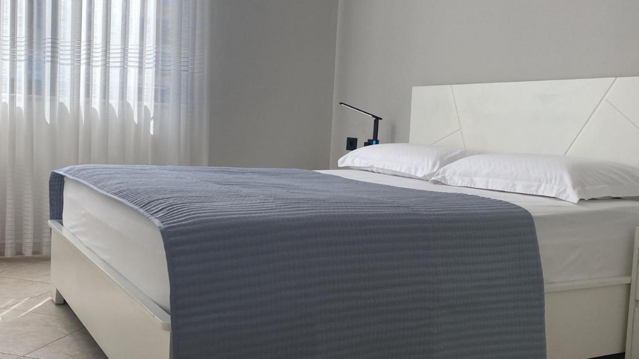 Laureta Central Apartment ติรานา ภายนอก รูปภาพ